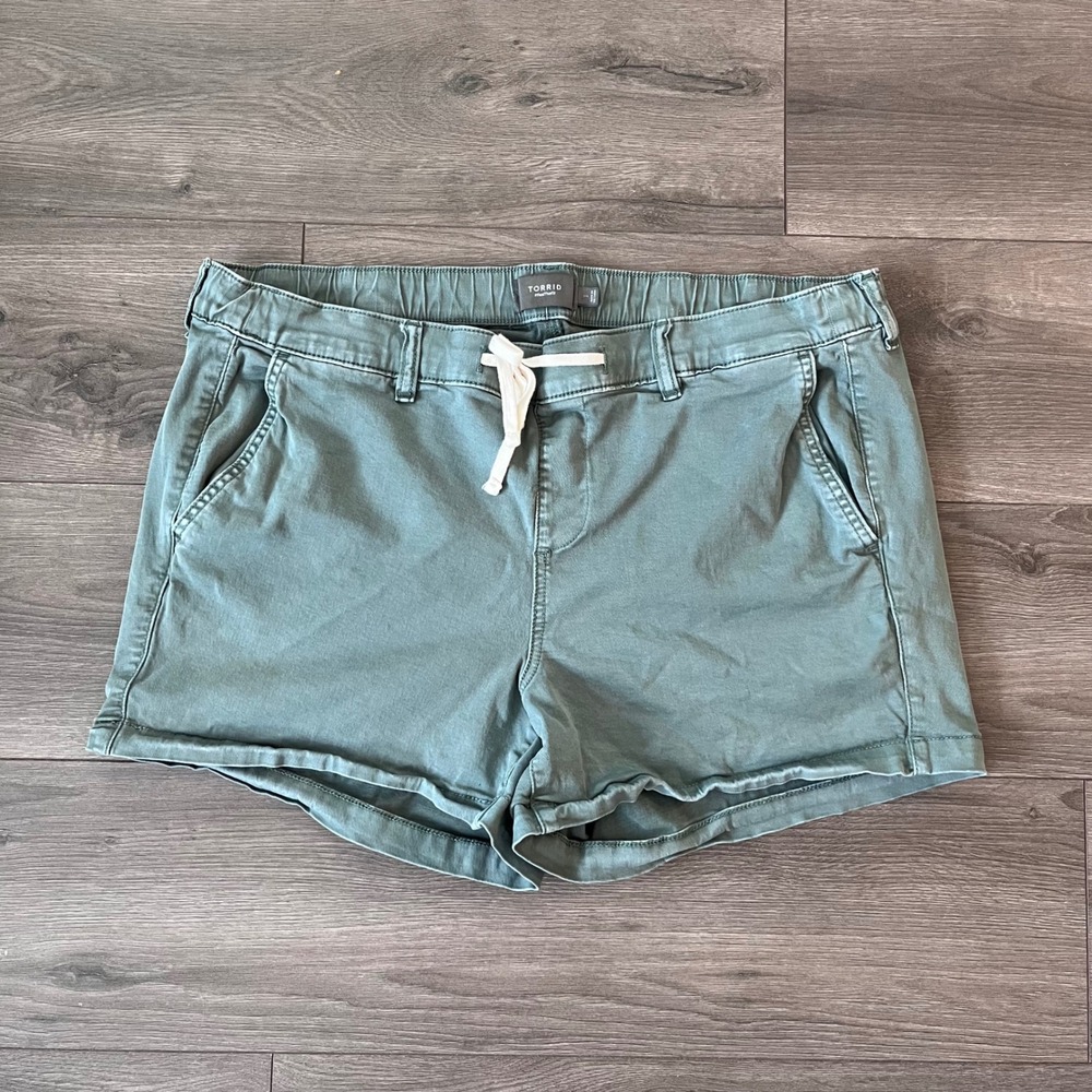 Torrid Sage Green Twill Pull On Drawstring Shorts Plus Size 1 1X